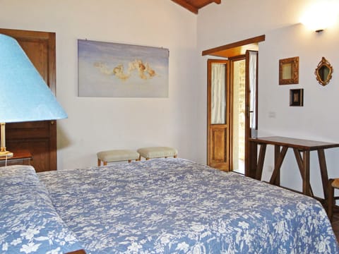 Double bedroom leading to altana