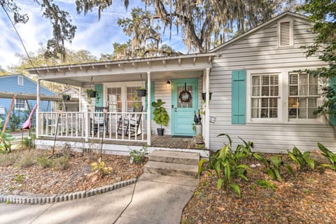 Winter Garden Vacation Rental | 2BR | 1BA | 3 Steps Required for Entry