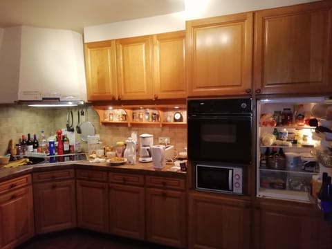 very well equipped kitchen, ideal for longer stays, families+business people