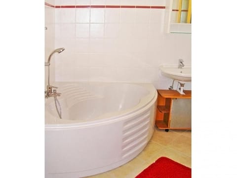 Bathtub