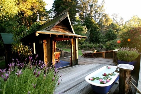 Beautiful Balinese Summer House and alfresco bath free to use at any time