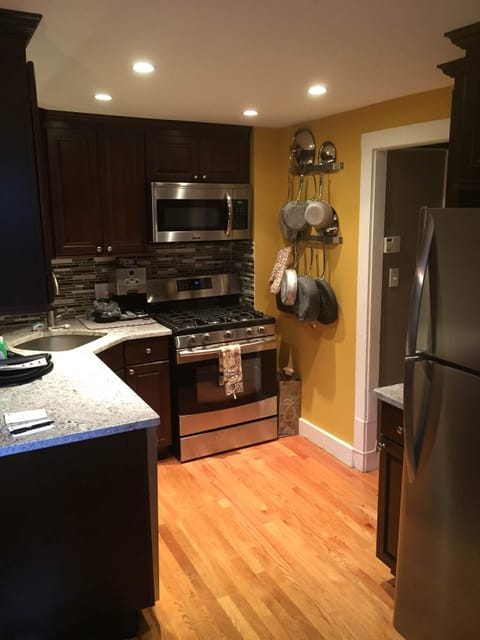 2015 cherry kitchen with stainless appliances, coffee maker, d/w, laundry