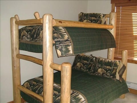 Guest Bedroom with queen size bunk bed!