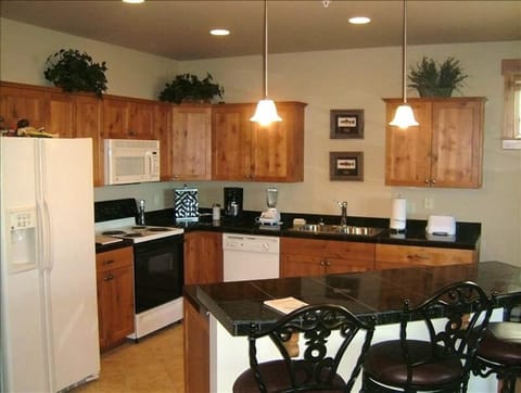 Beautiful Kitchen with all appliances needed!
