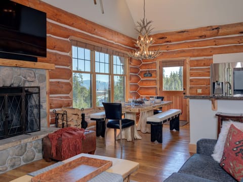 7 Little Shadow Catcher, Dining, 1