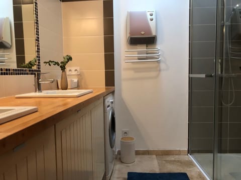 Combined shower/tub, hair dryer, towels, toilet paper