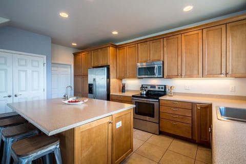 The large kitchen island gives you plenty of prep space.