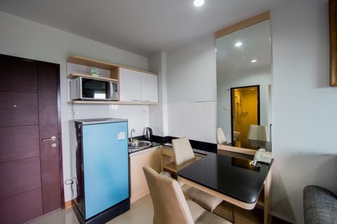 Kitchenette and Dining Area
