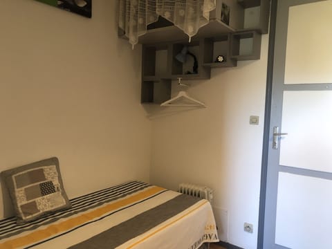 1 bedroom, iron/ironing board