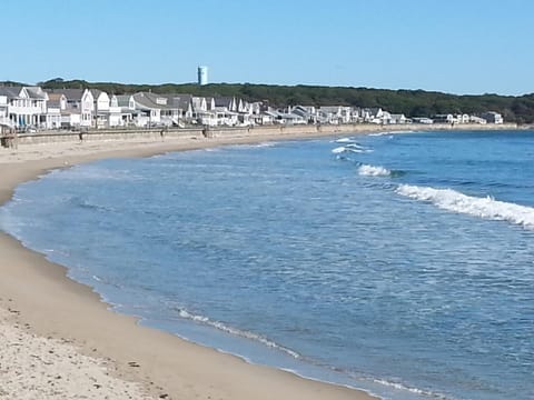 Beach nearby, sun loungers, beach towels