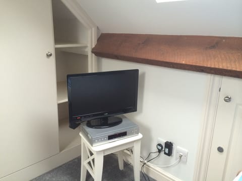 1st Twin room with TV & Freeview!