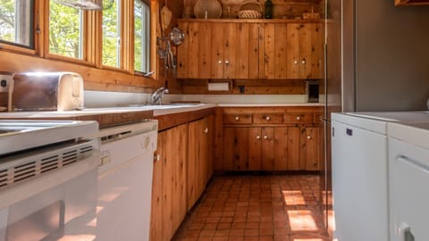 Oven, stovetop, coffee/tea maker