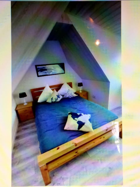 3 bedrooms, travel crib