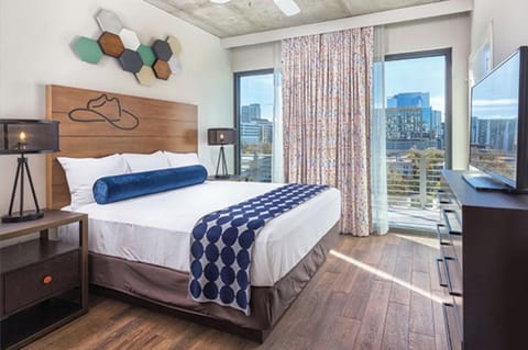 King Size bed in the Master and Master En Suite Bathroom with Jacuzzi Tub!