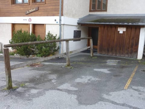 Parking in front of the entrance of the building, space in length for two cars