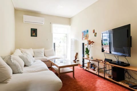 Spacious living room with double sofa ,TV 50" , Hi Fi