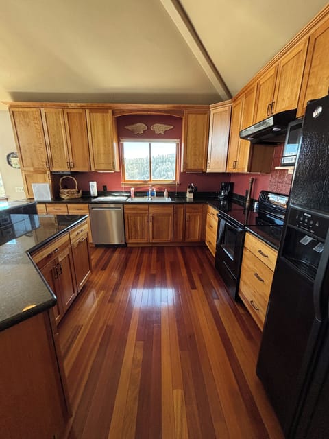 Standard electric appliances, cookware and place settings for your big family