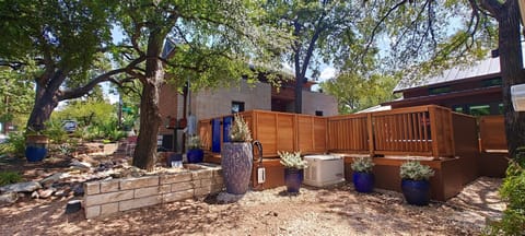 Gorgeous guest house on the front of the lot