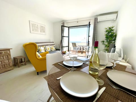 Living/dining room with access to the terrace