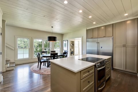 Kitchen with direct lake view