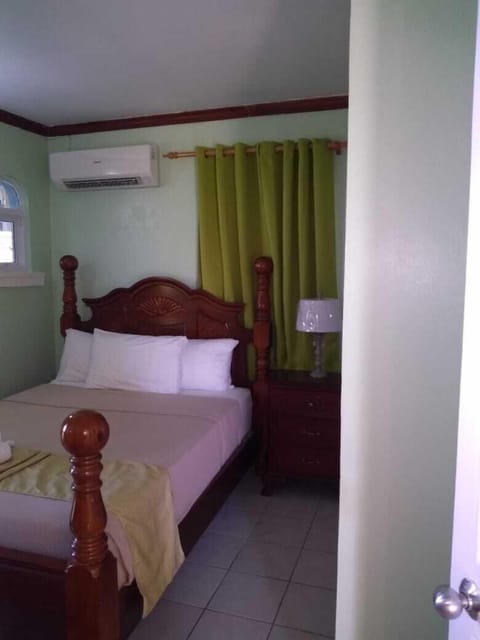 1 bedroom, in-room safe, iron/ironing board, free WiFi