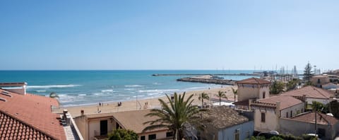 Beach nearby, sun loungers