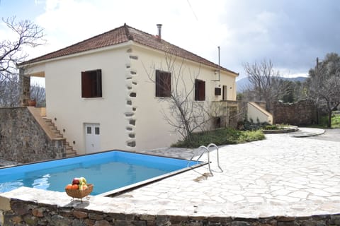 Villa Vlatos- Luxury Venetian style villa with private pool !