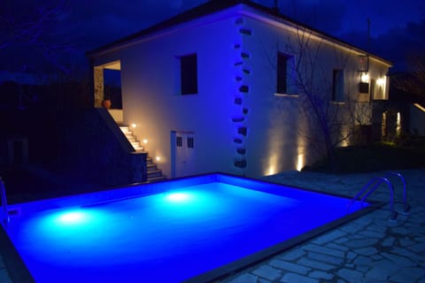 Villa Vlatos- Luxury Venetian style villa with private pool !