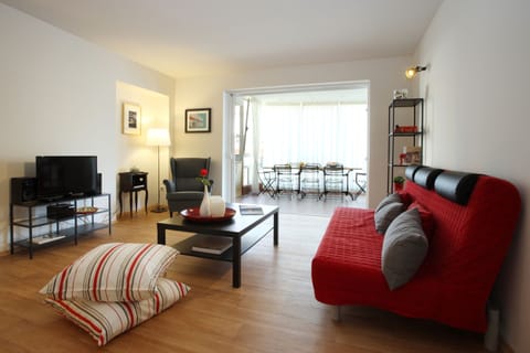 Living area linked to the patio