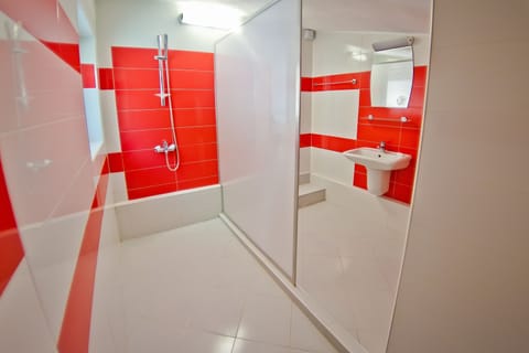 Combined shower/tub, hair dryer, towels, soap