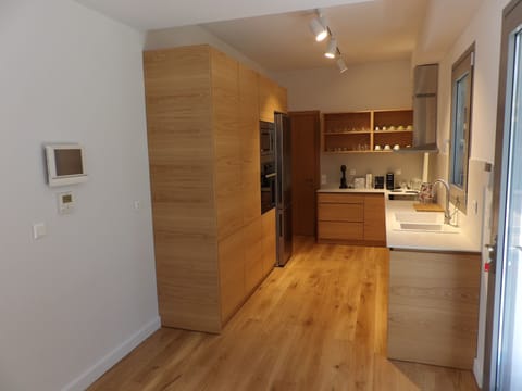 MAIN KITCHEN
