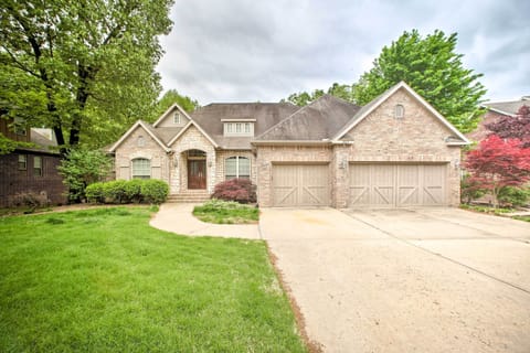 Bentonville Vacation Rental | 4BR | 3.5 BA | 3,850 Sq Ft | Stairs Required