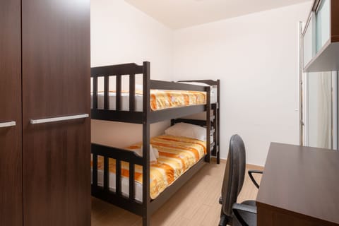 2 bedrooms, travel crib, free WiFi, bed sheets