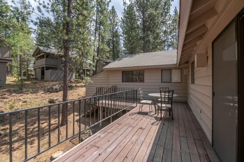 Deck off back king master bedroom