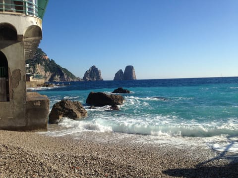 Beach nearby, sun loungers, beach towels