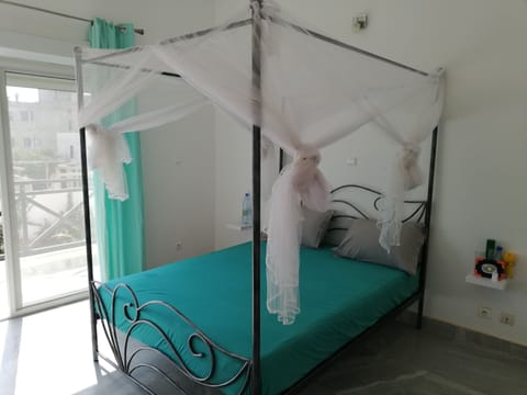 3 bedrooms, iron/ironing board, travel crib, WiFi