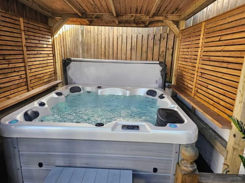 Indoor spa tub