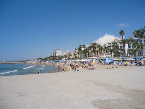 Beach nearby, beach towels