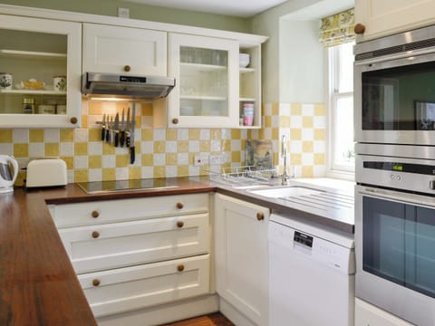 Fully appointed kitchen | Dol Y Clochydd, Llanfachreth, near Dolgellau