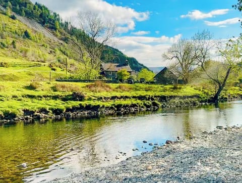 Setting | Dol Y Clochydd, Llanfachreth, near Dolgellau