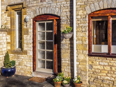 Attractive entrance | Ashby Cottage, Long Compton, near Chipping Norton