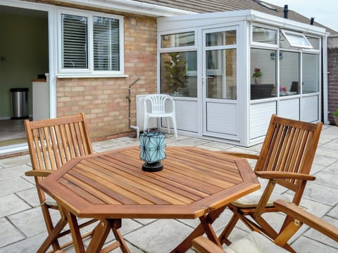 Courtyard | Gwynt y M&ocirc;r, Tywyn