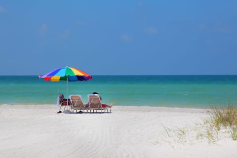 Beach nearby, sun loungers, beach towels