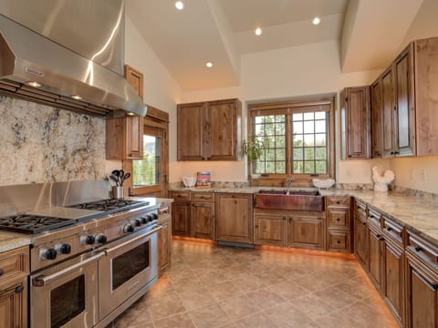 Cowboy Heaven Luxury Suite 3C, Kitchen, 3