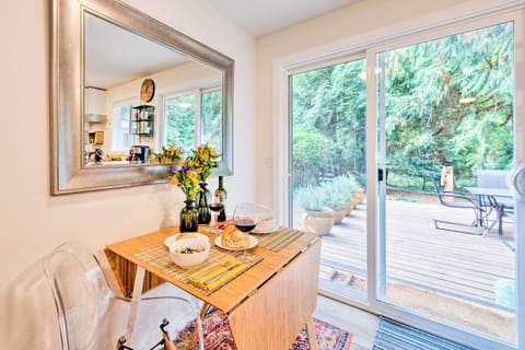 Dining Table | Dishware Provided