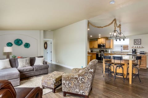 Living Room / Kitchen