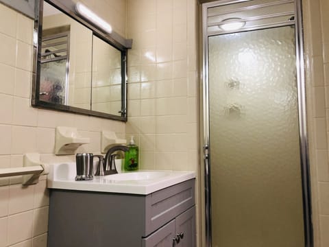 Combined shower/tub, hair dryer, towels, soap