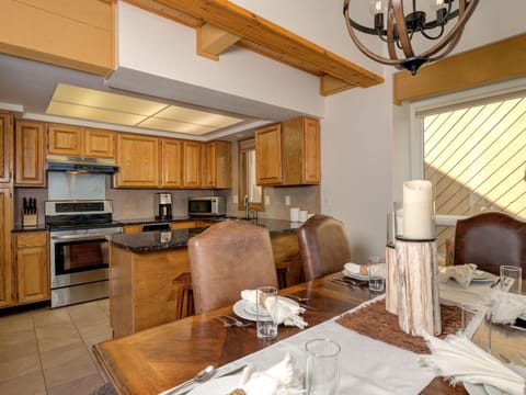 Beaverhead 1404, Dining, 1