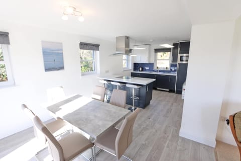Lovely Bright Large Open Plan Kitchen/Dining room