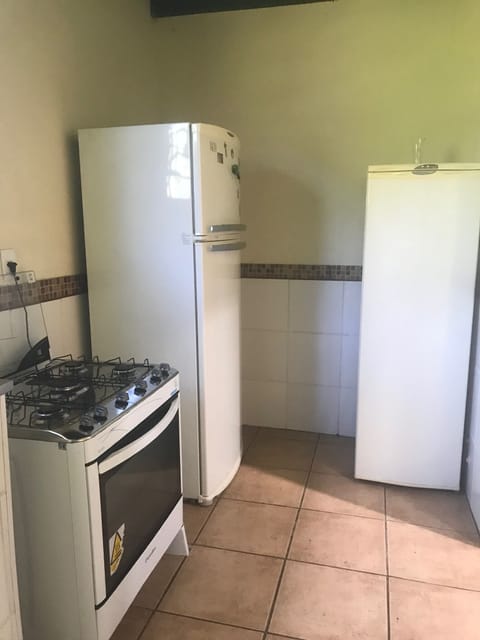 Fridge, oven, stovetop, electric kettle